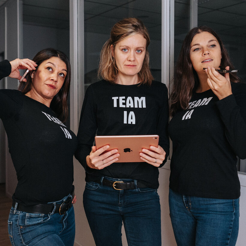 L'équipe de Links en t-shirt Team IA